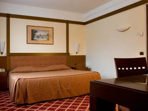 Hotel Nh Carpegna 4*
