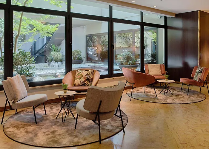 Отель Nh Carpegna